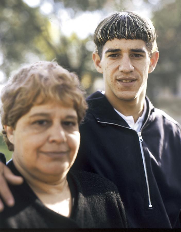 Imagen Con su mamá Rita, a quien tiene tatuada en el costado izquierdo de su pecho.