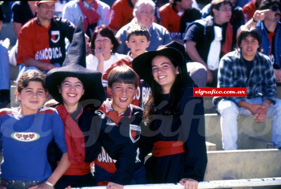 Imagen La platea sabalera disfruta del presente del equipo.