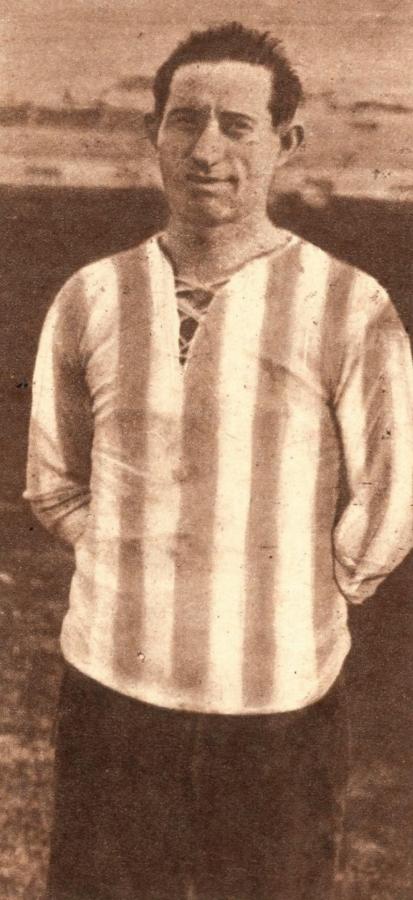 Imagen Julio Libonatti, el insider derecho rosarino que anotó el histórico gol de la victoria en el gran match que argentinos y uruguayos jugaron en Sportivo Barracas en 1921.