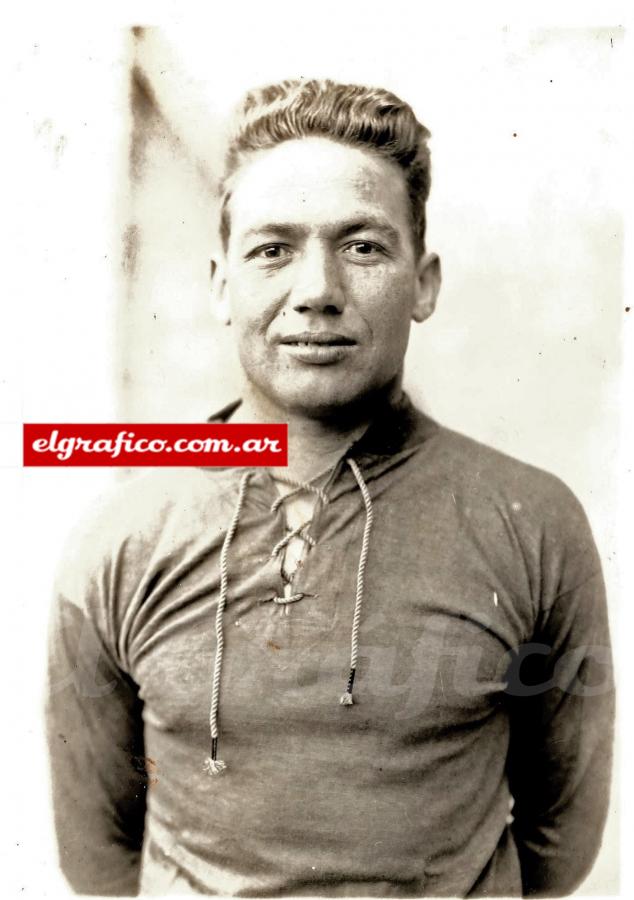 Imagen Luis Vaccaro comenzó su carrera en San Lorenzo de Almagro, debutando un 10 de abril de 1921 frente a Ferro.