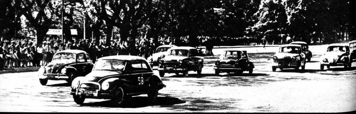 Interesante lucha hubo en la clase 1.200 c.c. El ganador, Gainza Paz, con DKW, pica en punta.