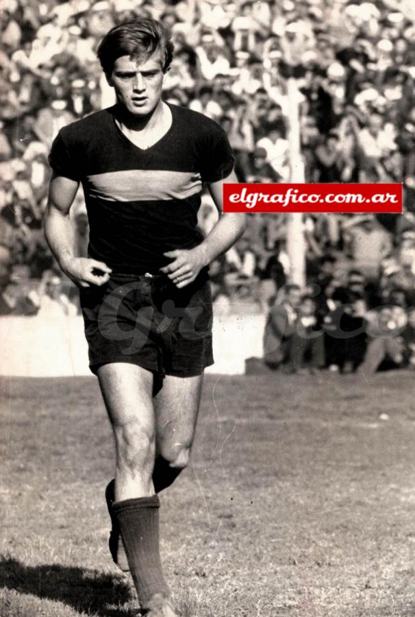 Imagen En Boca jugó desde 1960 hasta 1972. Disputó 408 partidos y convirtió 10 goles.