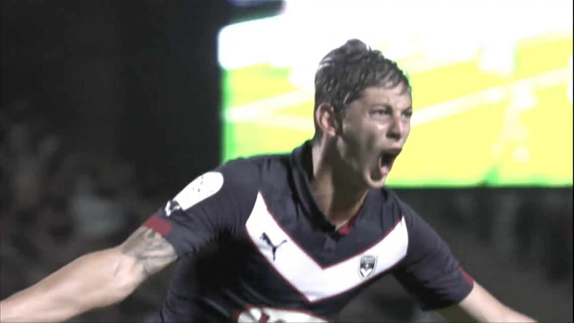Con los brazos abiertos y gritando un gol, clásica postal de este goleador que va a quedar en la memoria de todos.