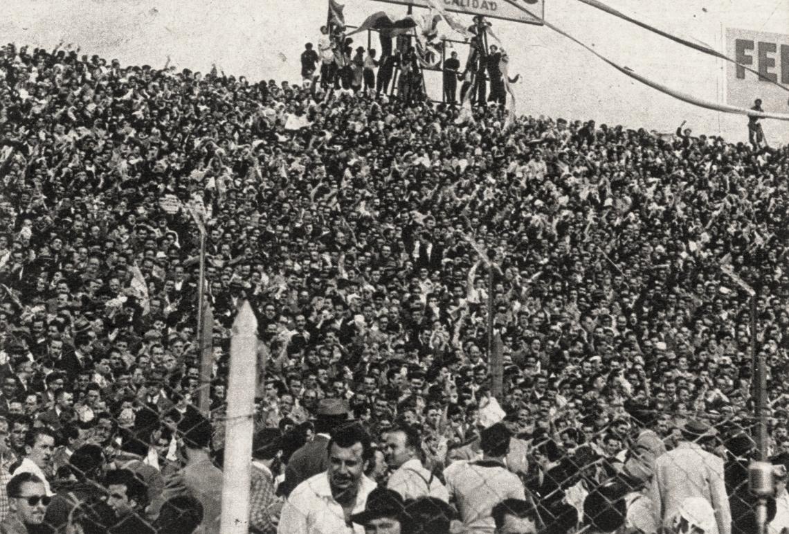 El estadio de San Lorenzo de Almagro ofreció un aspecto de gran fiesta el sábado 1° cuando se jugó el primer match entre Banfield y Racing terminado 0 a 0.