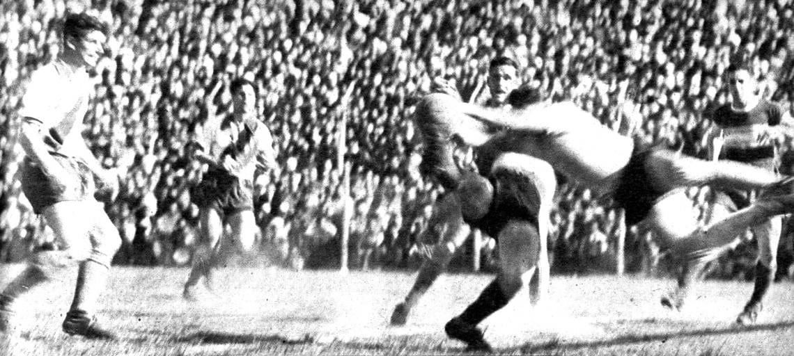 Imagen Vuela Graneros y entra en posesión de la pelota. El arquero banfileño estuvo muy bien aunque no haya habido mucho riesgo frente a las vallas. Ante el gol de Boyé nada pudo hacer. El spot, violento y cruzado, era inatajable.