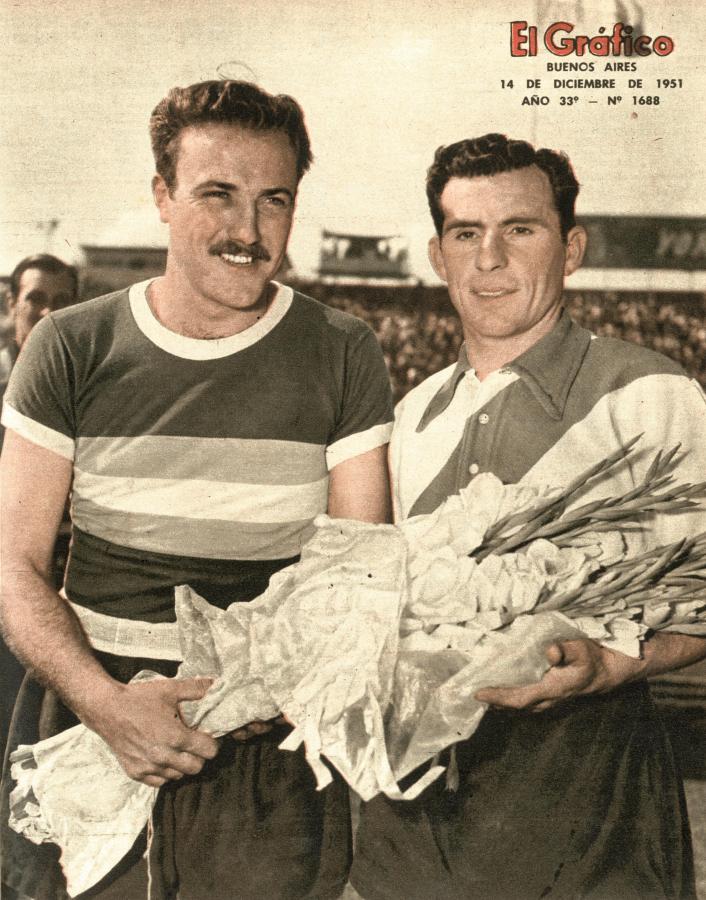Imagen EL GRAFICO hacía una página especial en la primera página del número, en este caso:Higinio García y Luis A. Bagnato, zaguero derecho de Racing e izquierdo de Banfield, capitanes de sus respectivos equipos durante la temporada de 1951, a cuyo final igualar