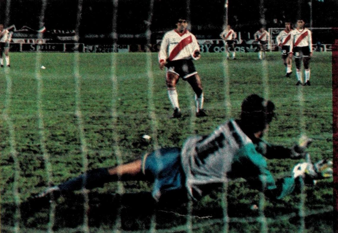 ¨El penal que erré. ¡Qué bronca! Protti estuvo muy bien, pero creo que anuncié un poco el lugar del remate. El fútbol es así, pero por suerte después me desquité¨