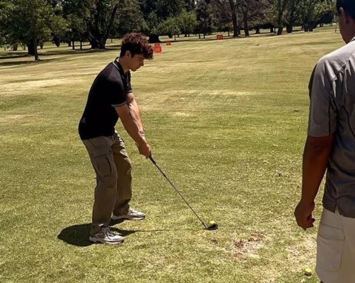 Imagen Franco Colapinto, con su otra pasión: el golf.