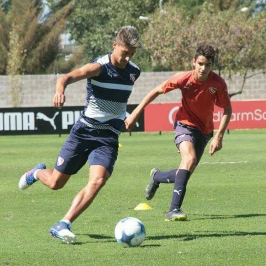 Imagen josé López y Rigoni en una práctica del Independiente de Holan