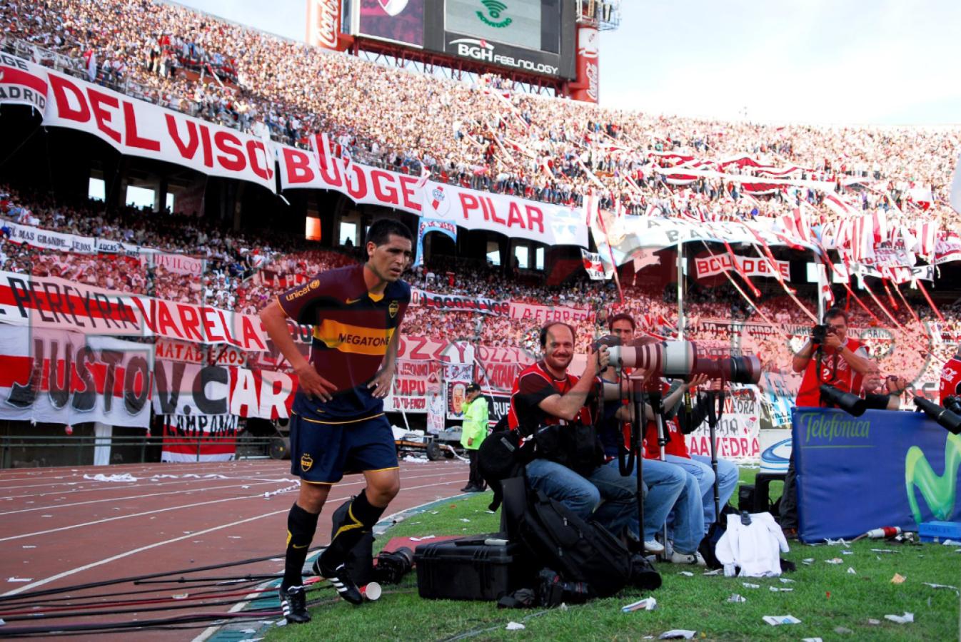 Imagen Riquelme- en el Monumental