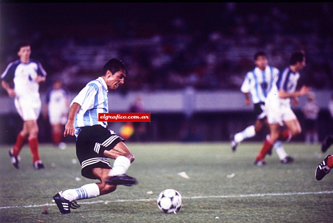 Sebastián Pascual Rambert con la camiseta de la Selección Nacional