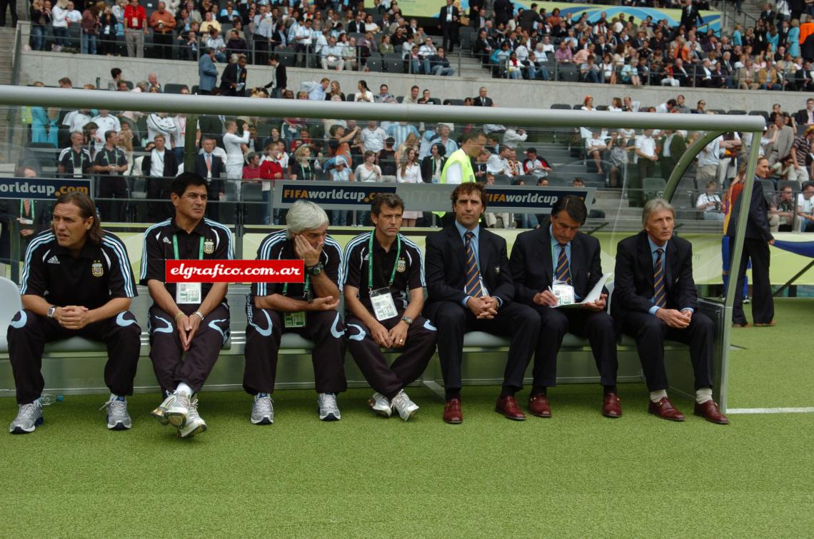 Imagen En el Mundial de Alemania 2006, forma parte del cuerpo técnico del técnico argentino José Pékerman para trabajar con los arqueros.