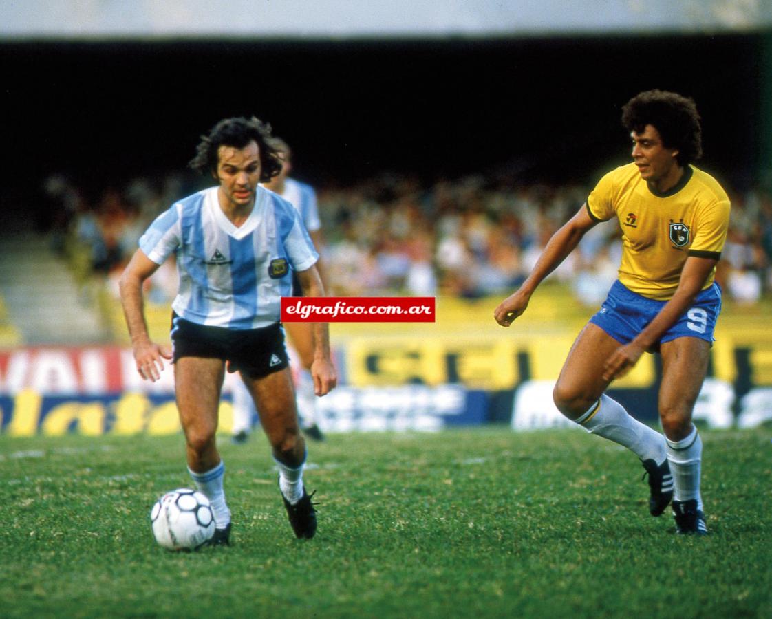 Imagen Enfrentando a Brasil con la Mayor, de visitante.
