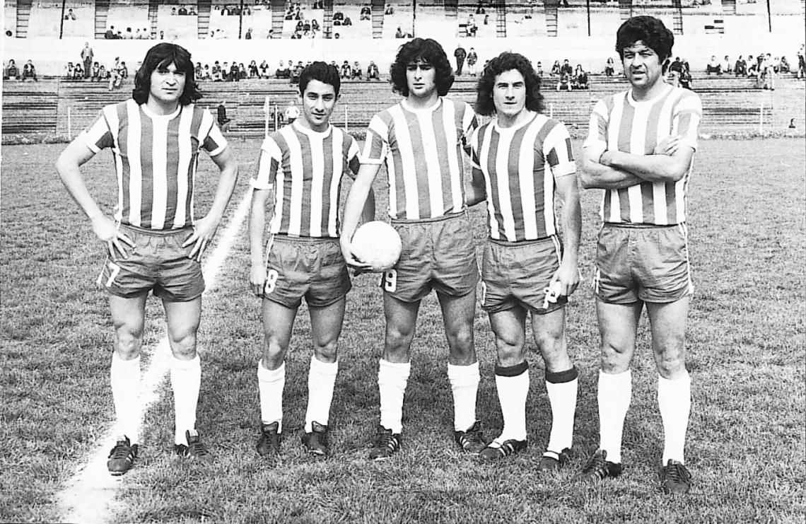 Imagen La delantera de Instituto 1973: Saldaño, Ardiles, Mario, Beltrán y Willington.