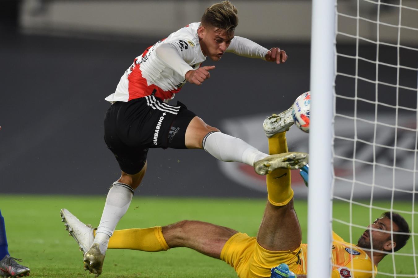 Imagen Entra y factura. Diego Haliasz, River Plate. 