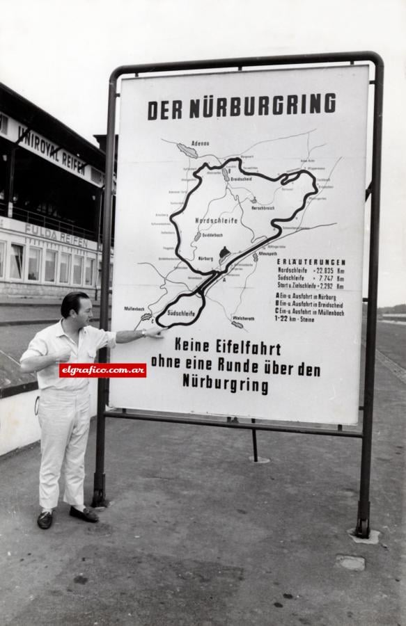 Rodríguez Canedo nunca dejó de tener su buen humor a mano. Señala la curva donde tuvo el accidente.