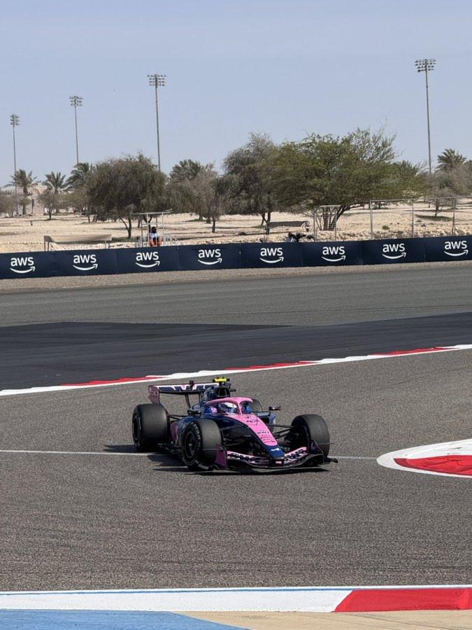 Imagen Colapinto y el Alpine A526 en el circuito de Bahréin durante este miércoles.