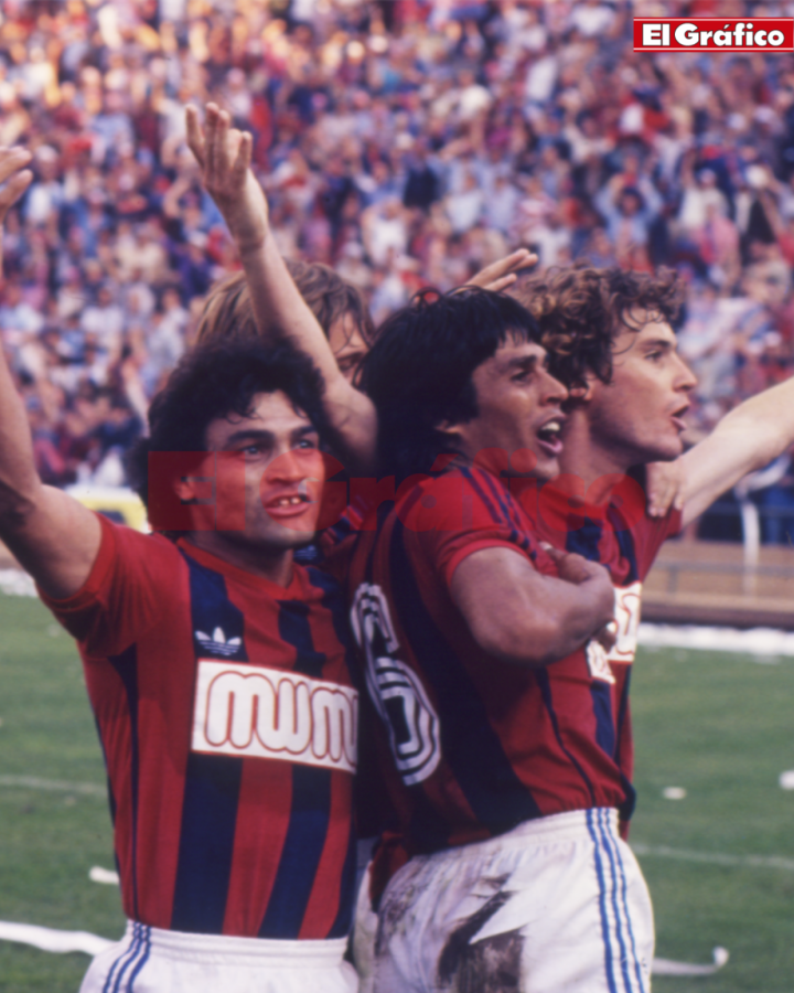 Imagen San Lorenzo festeja su ascenso a Primera con el auspicio de caramelos Mu-Mu