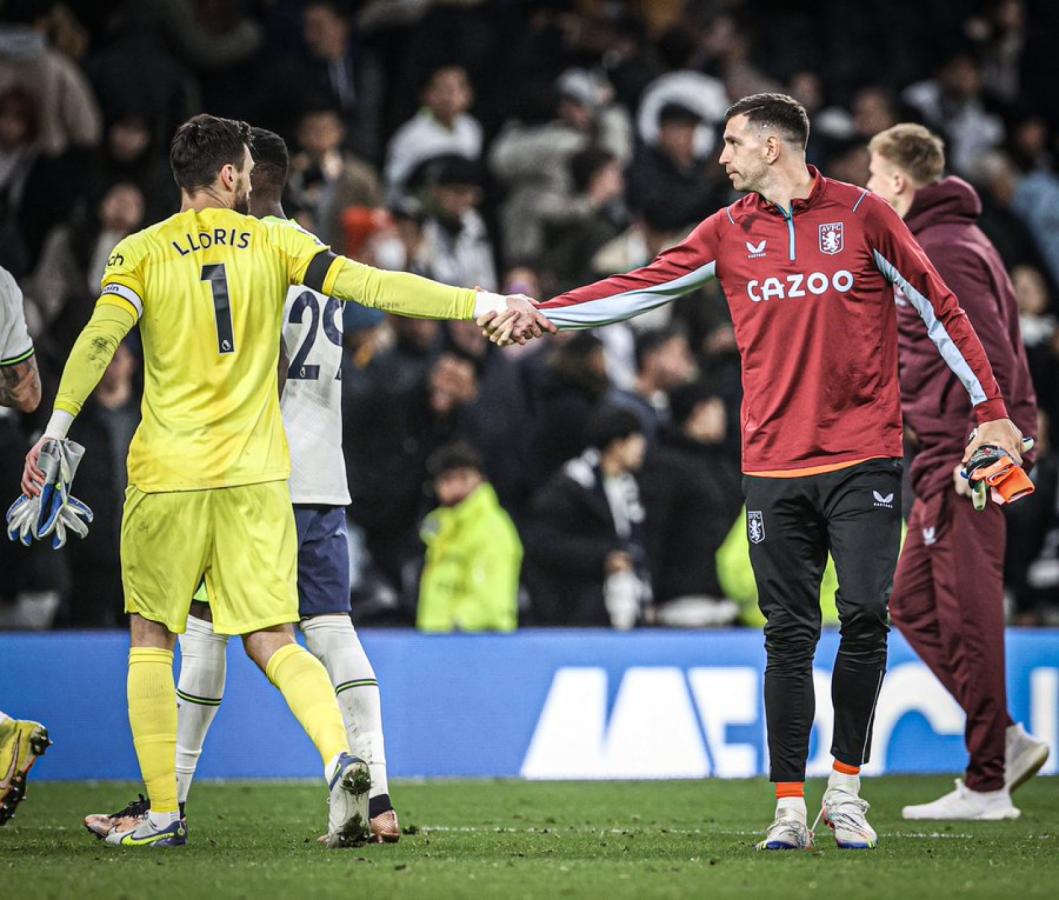 Imagen Lloris y Martínez durante un Tottenham-Aston Villa. Respeto y admiración entre ambos.