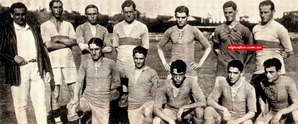 Imagen Este equipo de 1919 ganó la primera estrella para el club de la ribera cuando el fútbol criollo se dividió y quedó Boca como la fuerza más representativa de la Asociación Argentina. De pie: Ortega, Busso, EW, Alfredo López, Américo Tesoriere y Cortella. Hincados: Pedro Calomino, Buzzo, Alfredo Garasini, Martín y Miranda. Su puntero derecho Calomino y su arquero Tesoriere iban a marcar una época en Boca y la Selección.