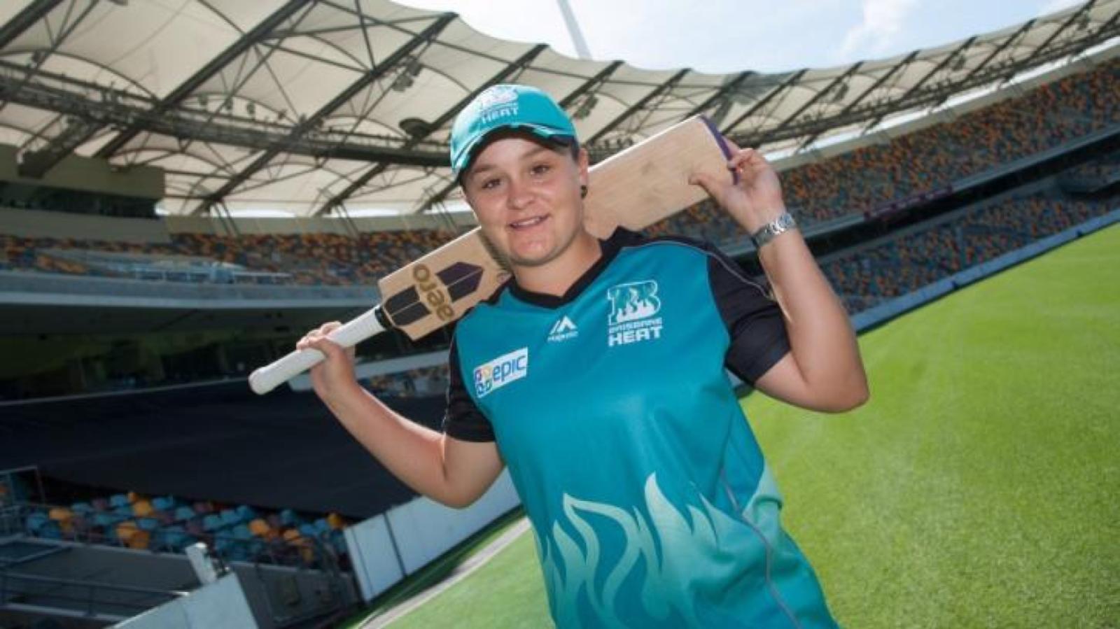 Imagen Ashleigh Barty, en 2015, con su otra pasión: el cricket.