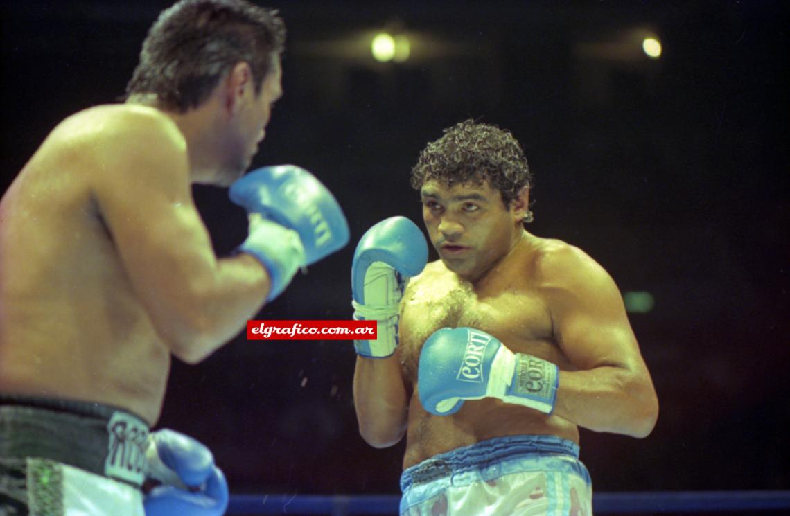 Imagen 1997. Roña Castro frente a Mano de Piedra Durán