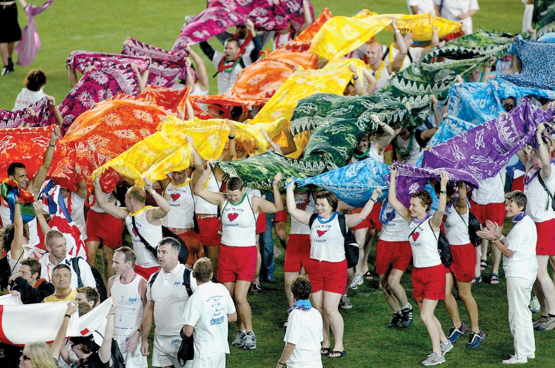 Imagen El colorido de la ceremonia inaugural, durante los últimos Gay Games, en Sydney. Participaron 11 mil personas de 80 países distintos.