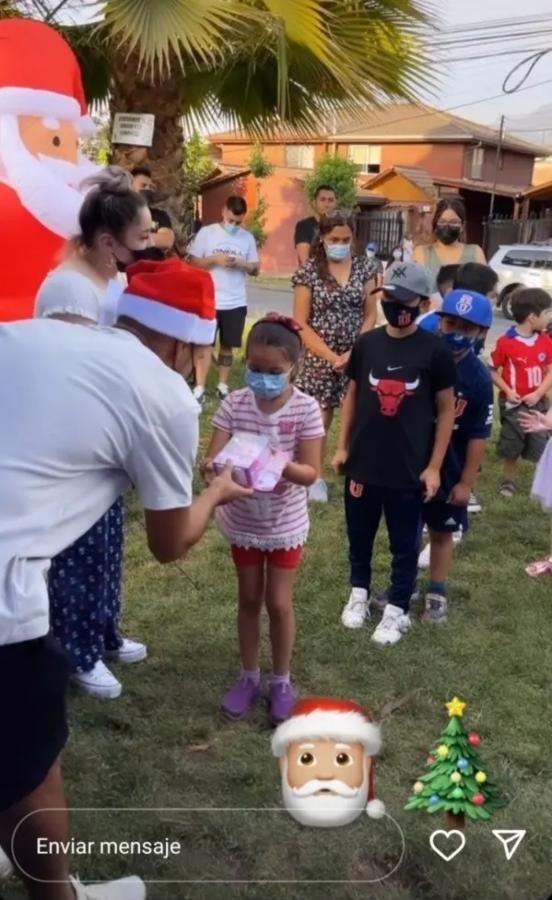 Imagen El buen gesto de Paulo Díaz en su Santa Cruz natal, mostrado por su esposa Fernanda Arenas.