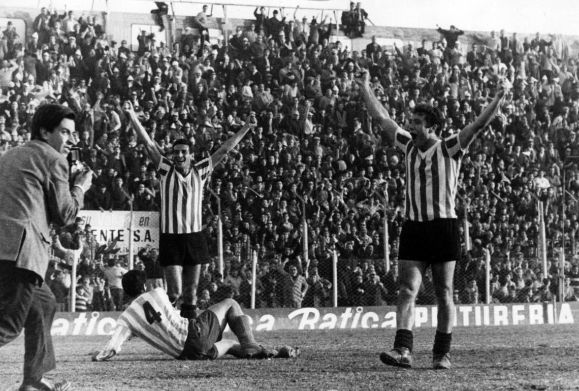 Imagen Ribaudo para Estudiantes de la Plata. Campeón del Metropolitano.