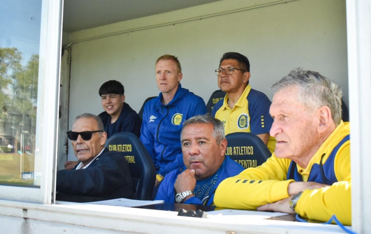 Imagen El pasado sábado Omar Palma observó la jornada de inferiores de Rosario Central.