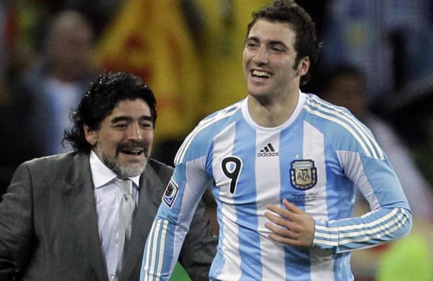 Imagen Diego Maradona, el primero que creyó en Gonzalo Higuaín