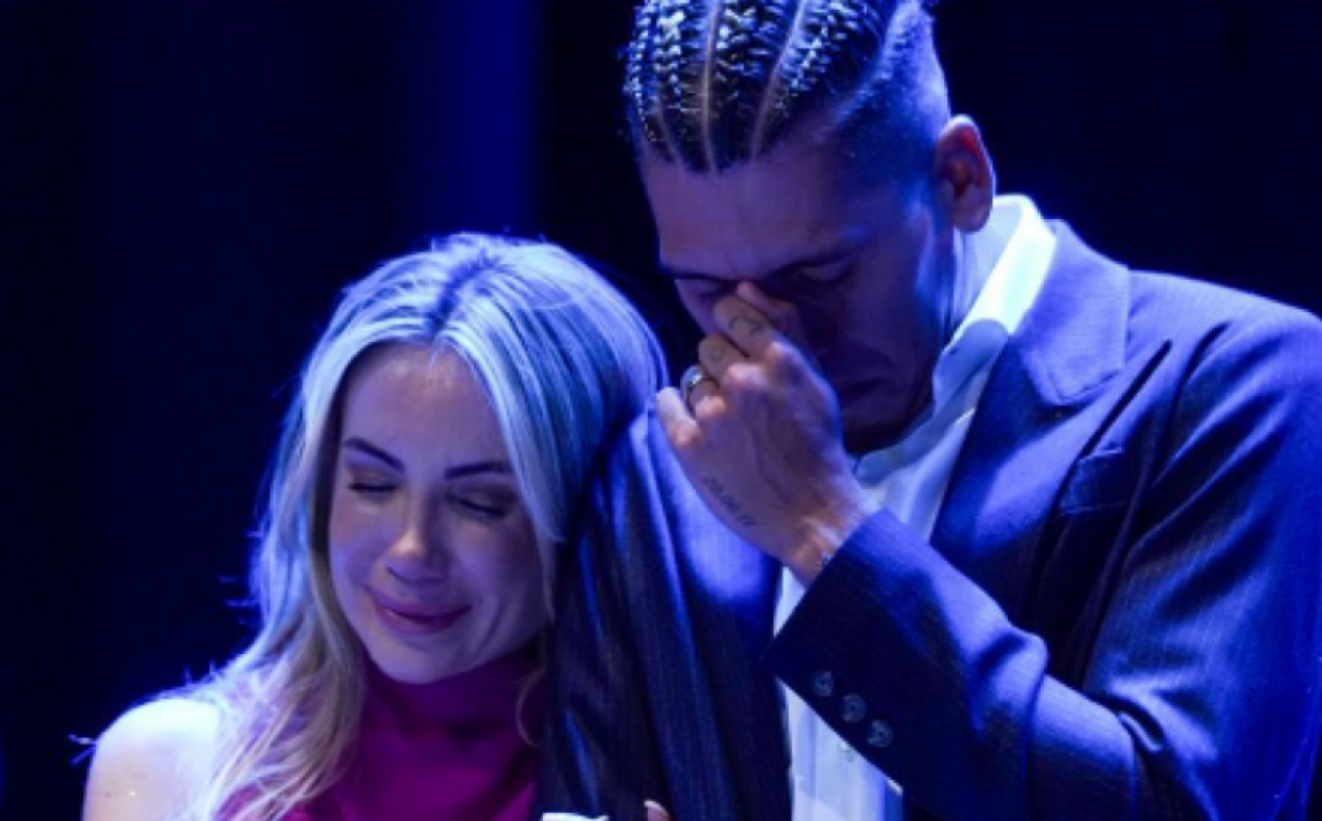 Imagen Roberto Firmino y su esposa en la iglesia que fundaron en Brasil.