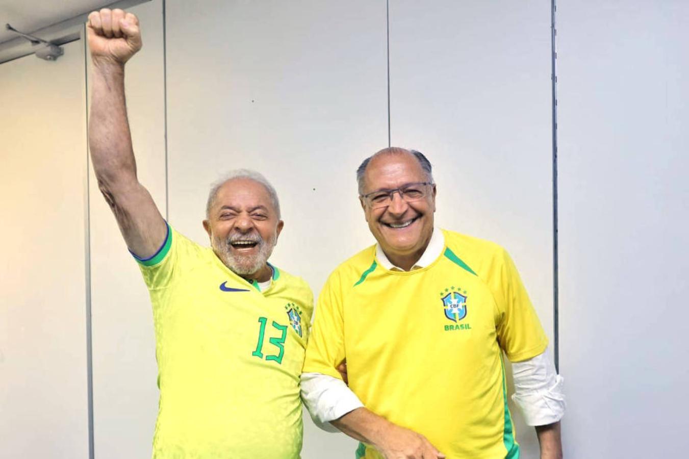 Imagen Lula y el vicepresidente de Brasil, Alckmin, durante el mundial 2022. Foto: UOL