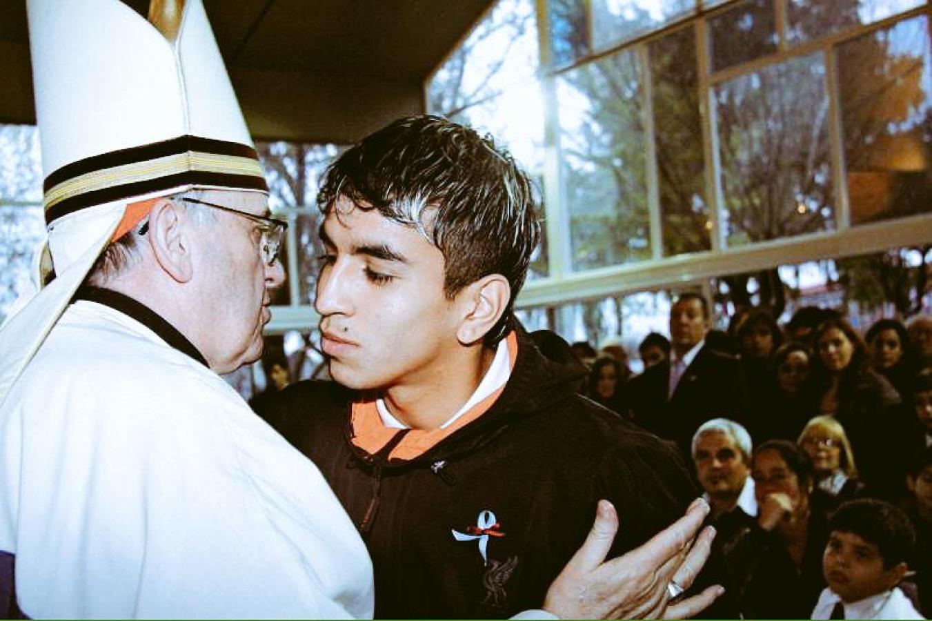 Imagen Ángel Correa junto a Bergoglio, cuando recibió el sacramento de la confirmación.