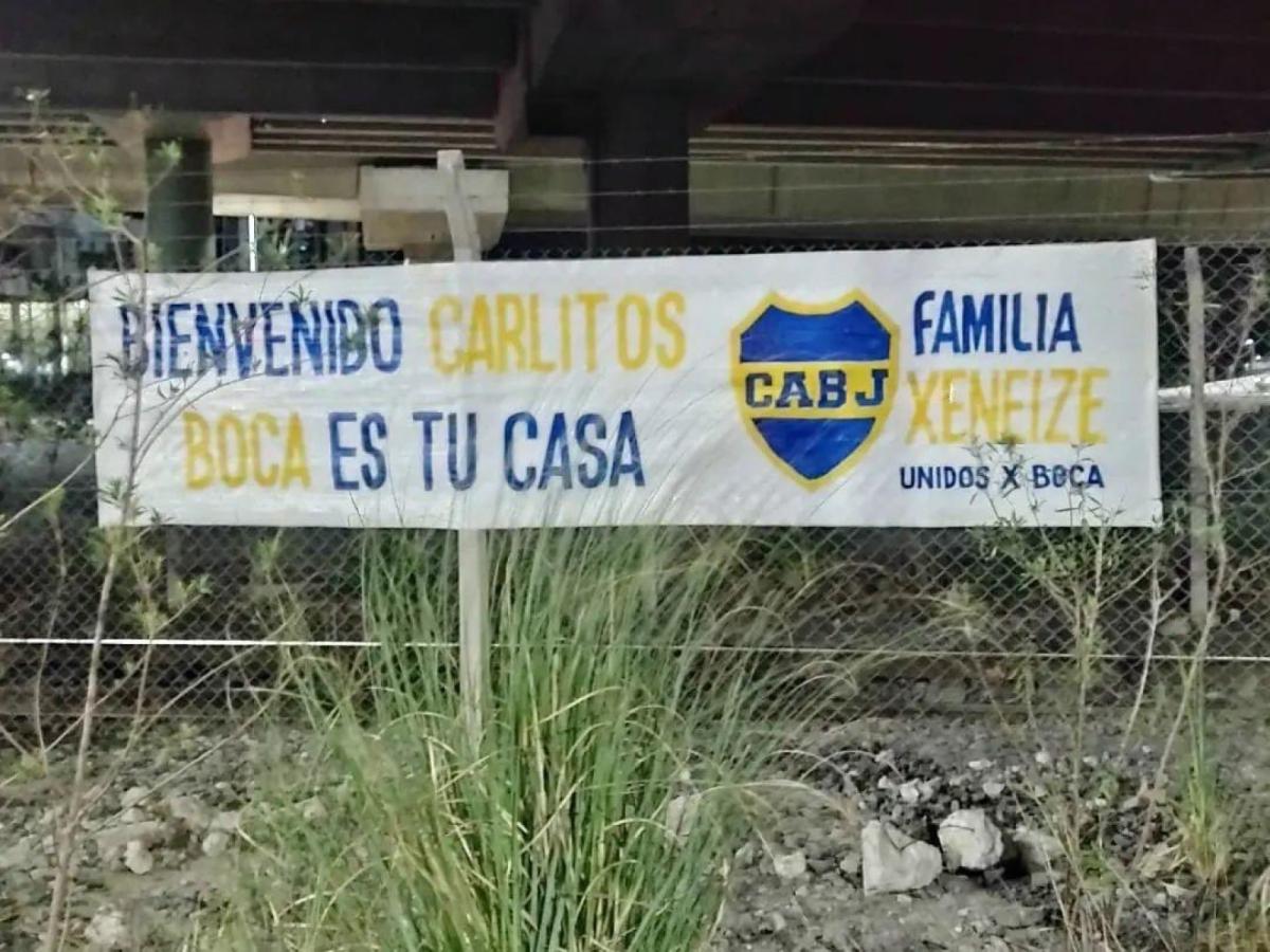 Imagen Mensajes de apoyo para Carlos Tevez en los alrededores de La Bombonera