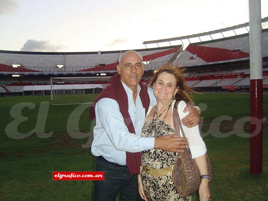Imagen Su visita al Monumental con Luján, su mujer, este año. Vio en vivo la final de la Libertadores con Tigres.