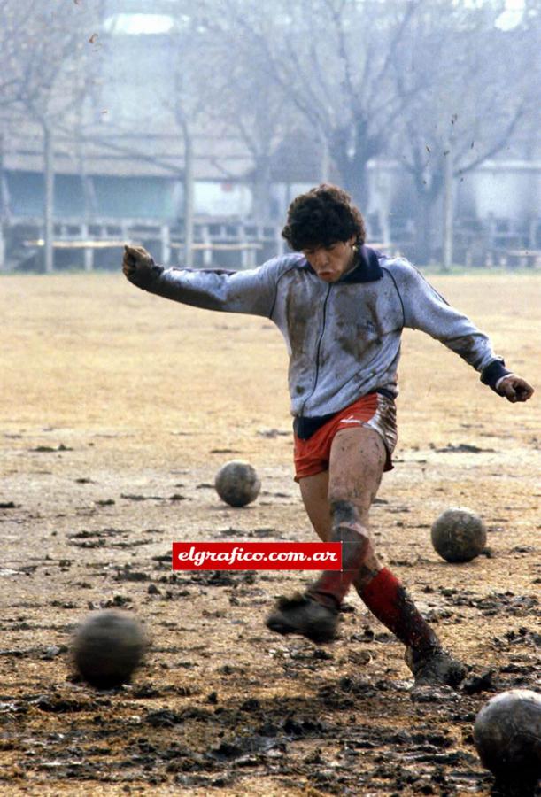 Imagen Diego Maradona en Argentinos.