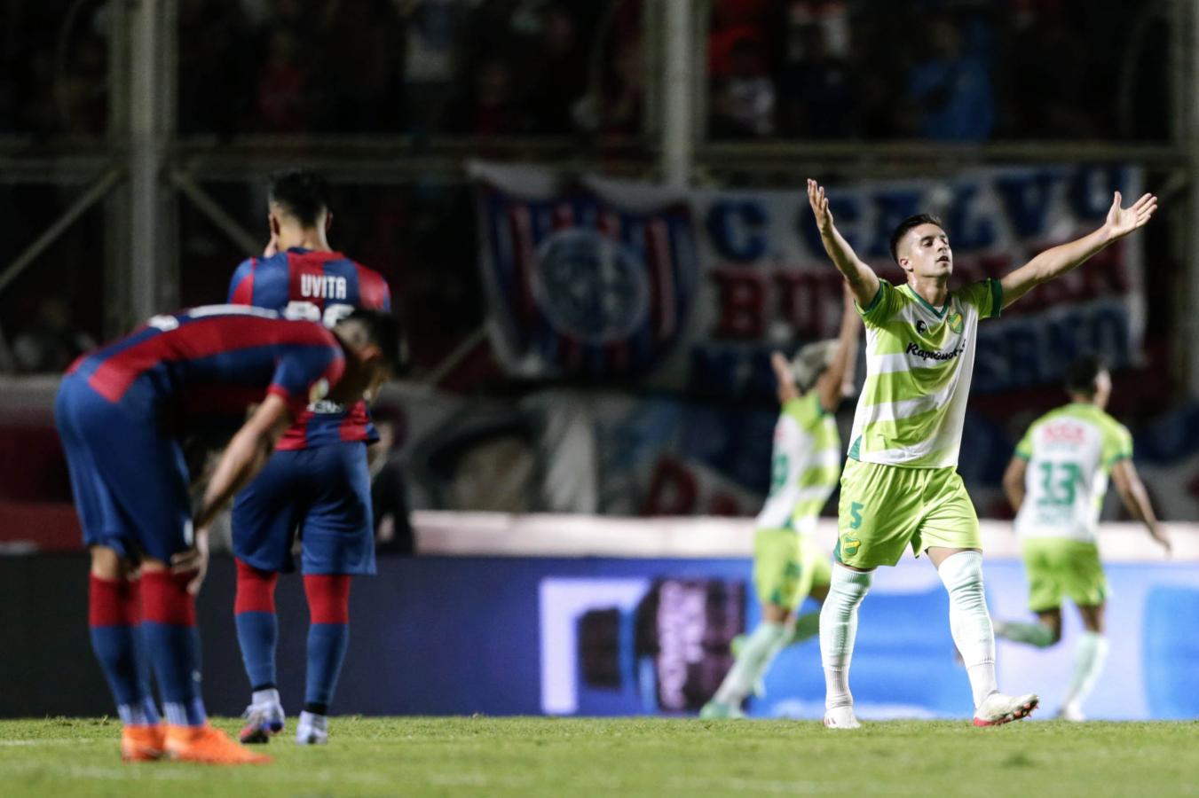DEFENSA Y JUSTICIA LE GANÓ 4-3 A SAN LORENZO EN UN PARTIDAZO | El Gráfico