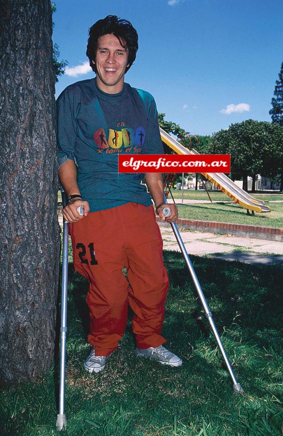 La lucha del pibe Fernando Alberto López es diaria y su esfuerzo ejemplar. "Todo es muy difícil, cuesta mucho. Pero logré llegar a las muletas. ¿Sabés lo que significa poder llegar a caminar aunque sea con muletas? ¿Sabés lo que significa no depender de nadie?"