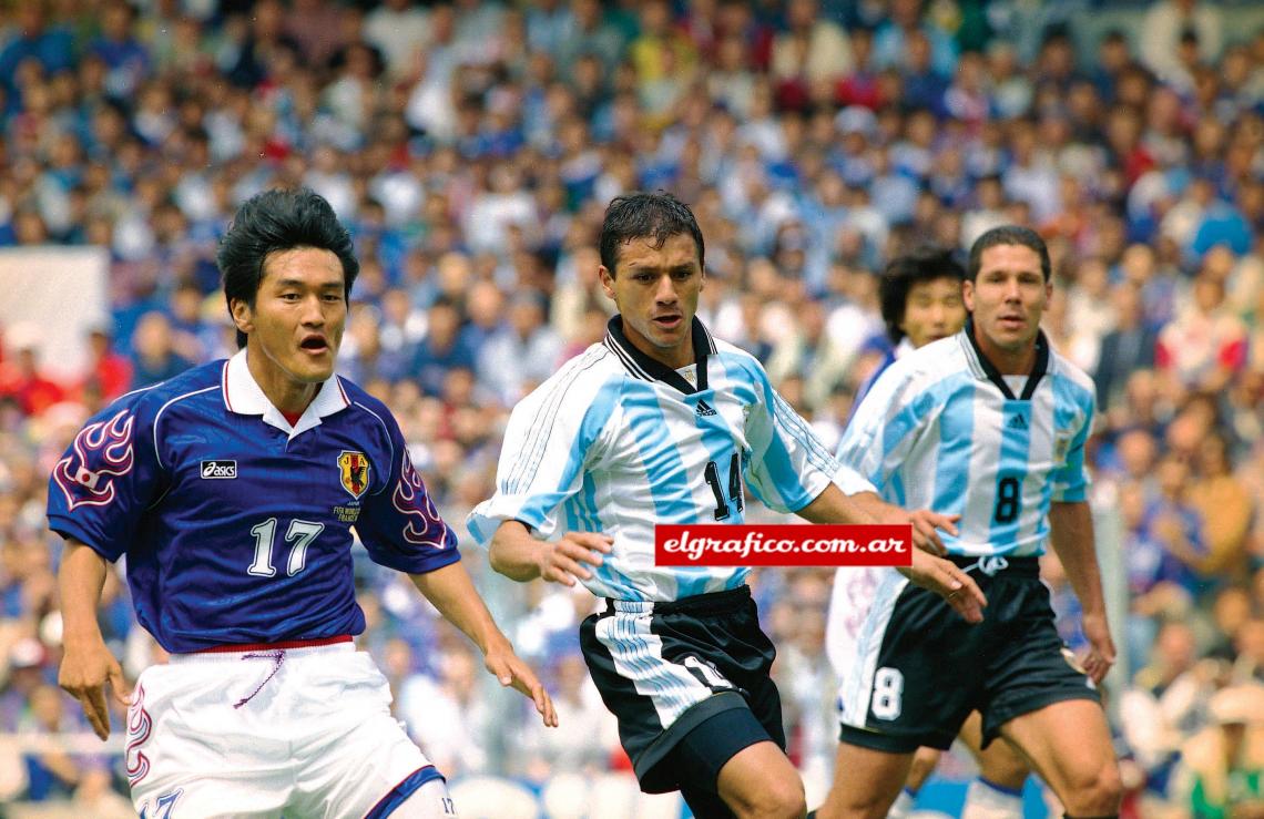 Imagen Debut mundialista en Francia 98, con la camiseta 14 que usaría Simeone.