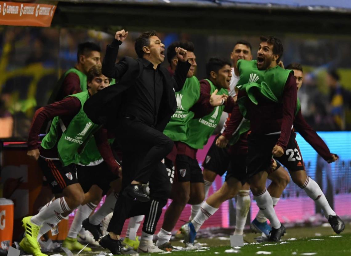 Imagen Terminó el partido y pese a la derrota por 1 a 0, Gallardo y los suplentes celebran una nueva eliminación sobre Boca en los últimos cinco años