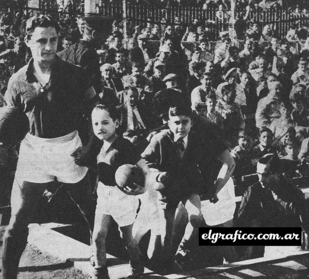 Imagen Sanfilippo ni como jugador tipo, ni como deportista de conducta elogiable, simboliza la definición de ejemplo que debe ostentar el capitán de un team. Como jugador, a pesar de su señalada eficacia frente al arco, está lejos de ser una pieza de influencia favorable en el resto del conjunto. En cuanto a la irresponsabilidad con que encara sus obligaciones de profesional, basta recordar lo ocurrido recientemente en Guayaquil. Sin embargo, capitanea el primer equipo de San Lorenzo, campeón de 1959.