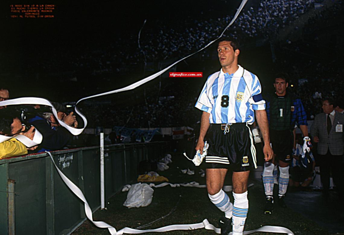 Imagen En la Selección jugó 106 partidos y marcó 11 goles. Disputó tres Mundiales: 1994, 1998 y 2002.