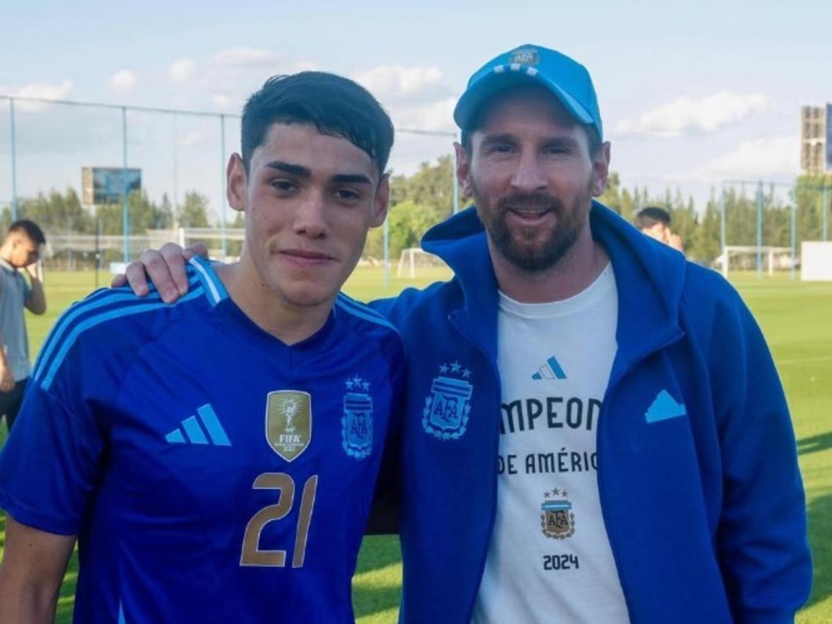 Imagen El mediocampista ofensivo fue a la Sub-20 y se fotografió con Messi.
