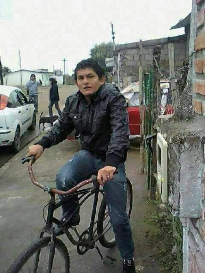 Pulga Rodríguez, en bicicleta por las calles de Simoca