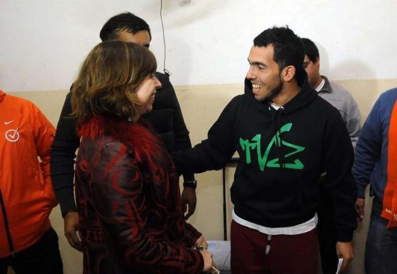 Imagen Silvina Batakis con Carlos Tevez