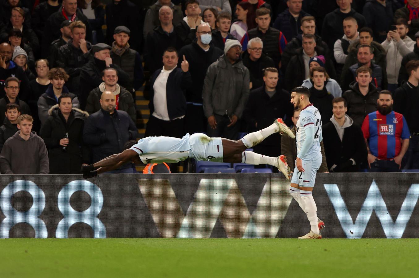Imagen El llamativo festejo de gol de Antonio que se hizo viral en las redes. Foto: AFP