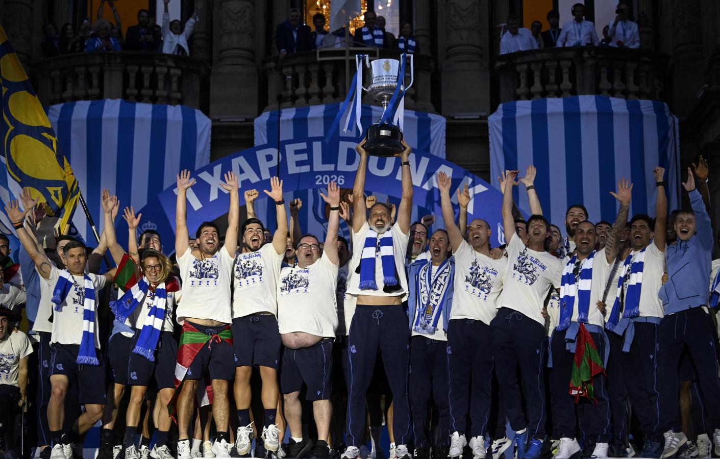 Imagen Matarazzo y su momento de gloria con la Copa del Rey en sus manos