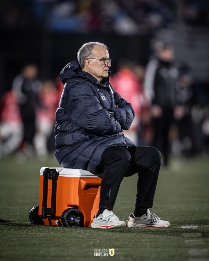 Imagen Bielsa y su lugar preferido para ver los partidos de su seleccionado.