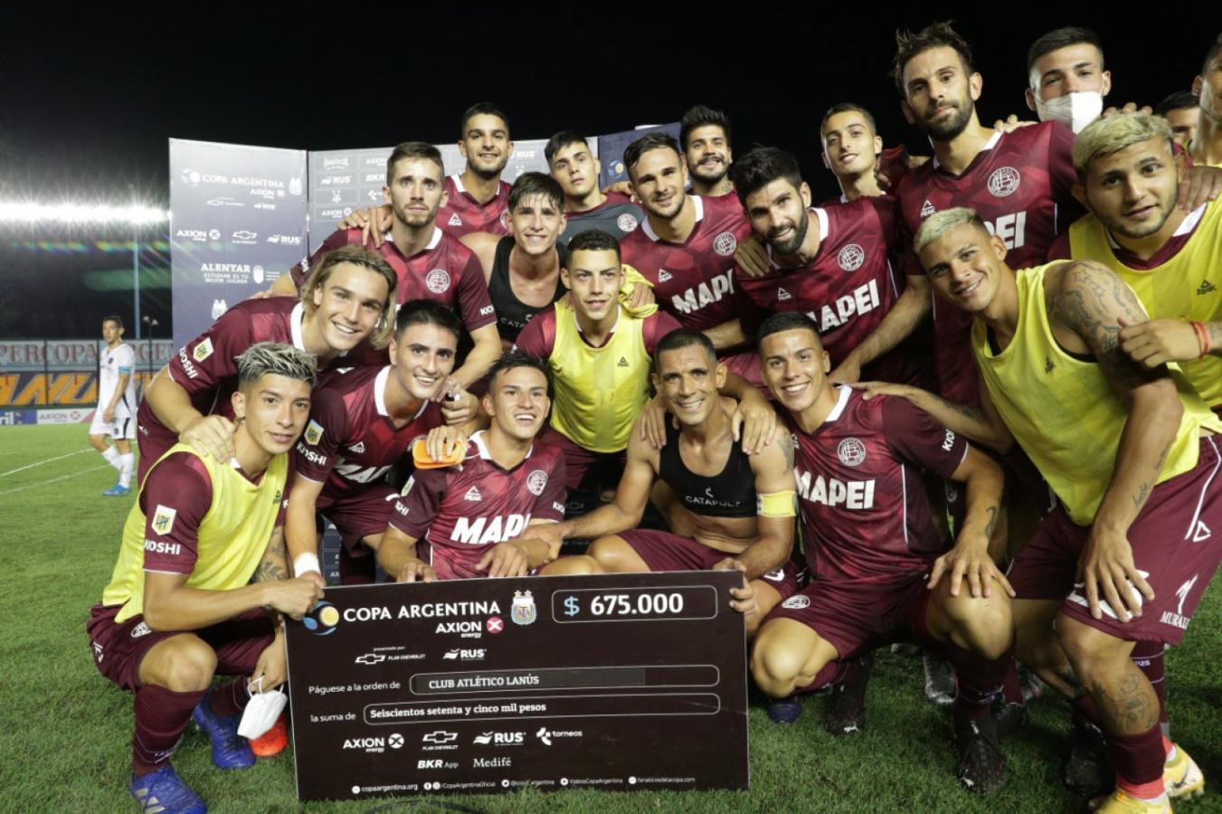 Imagen El festejo de Lanús tras la clasificación a 16avos de la Copa Argentina // @Copa_Argentina